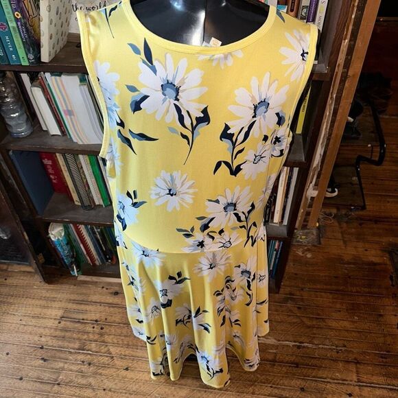 Lularoe yellow floral Charlotte 3x swing tank dress - Picture 3 of 4
